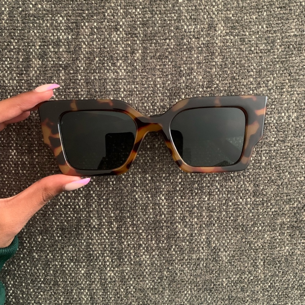 Tortoiseshell frame boho